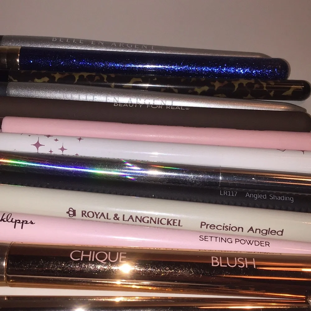 21 piece set of brand new makeup brushes